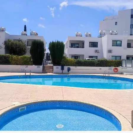Modern 3 Bedroom Apartment Penthouse Paphos Exterior photo